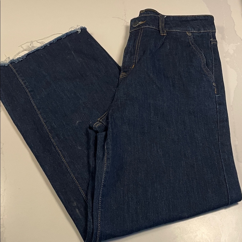 Oat women’s 8 dark wash Blue Jeans wide leg frayed